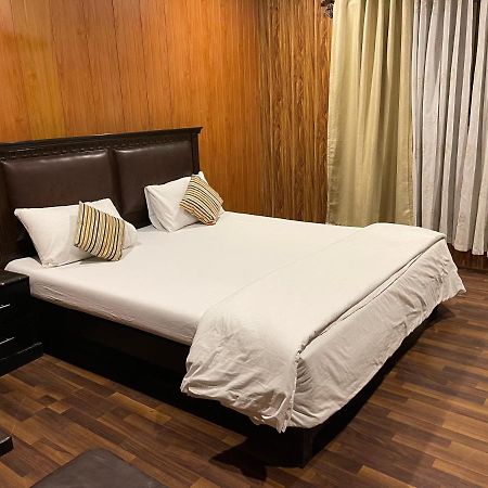 Indus View Hotel Скарду Экстерьер фото