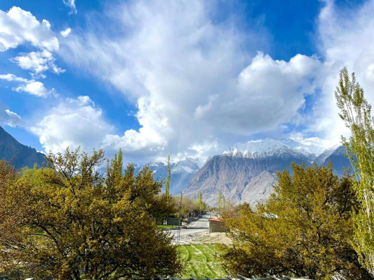 Indus View Hotel Скарду Экстерьер фото