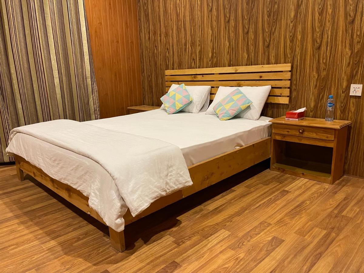 Indus View Hotel Скарду Экстерьер фото