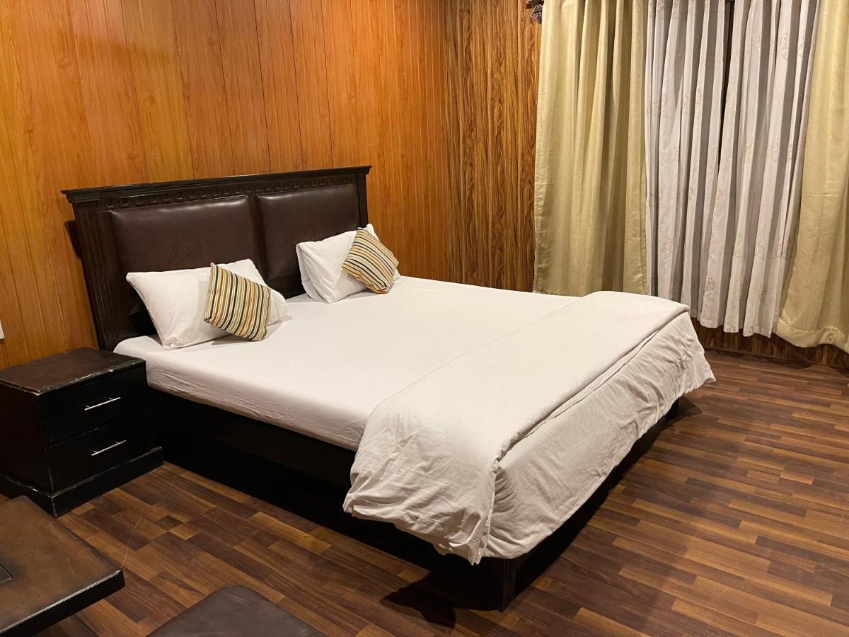 Indus View Hotel Скарду Экстерьер фото