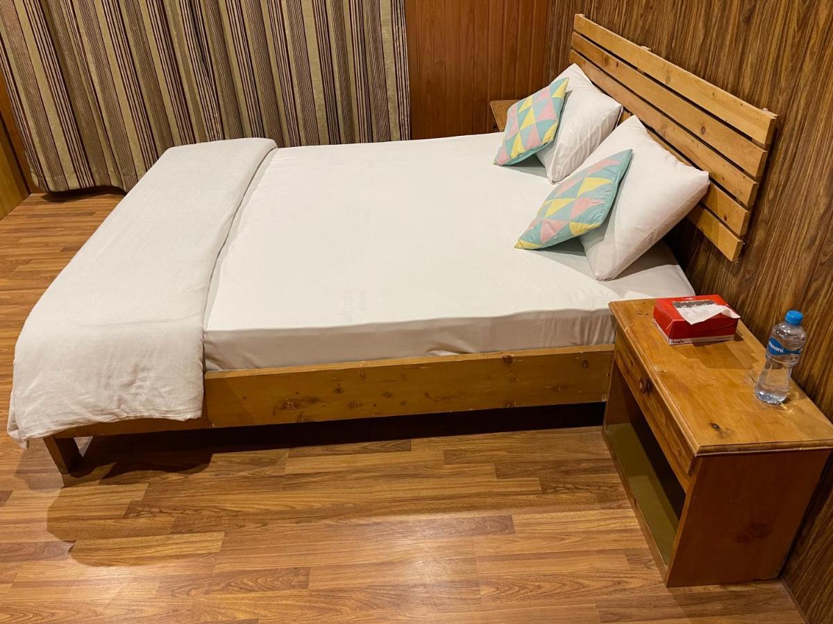 Indus View Hotel Скарду Экстерьер фото