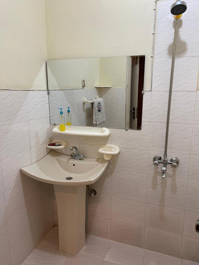 Indus View Hotel Скарду Экстерьер фото